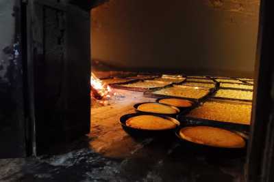  Il duecentesco Forno antico: quel luogo che da secoli cuoce a legna le "ti�dde" dei bitontini
